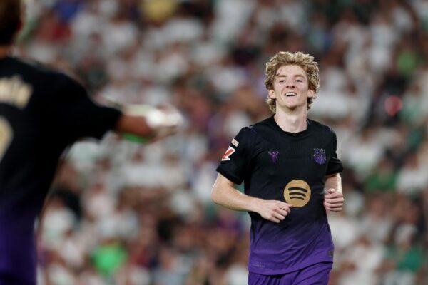 Anthony Gordon lors de sa première apparition avec le FC Barcelone.