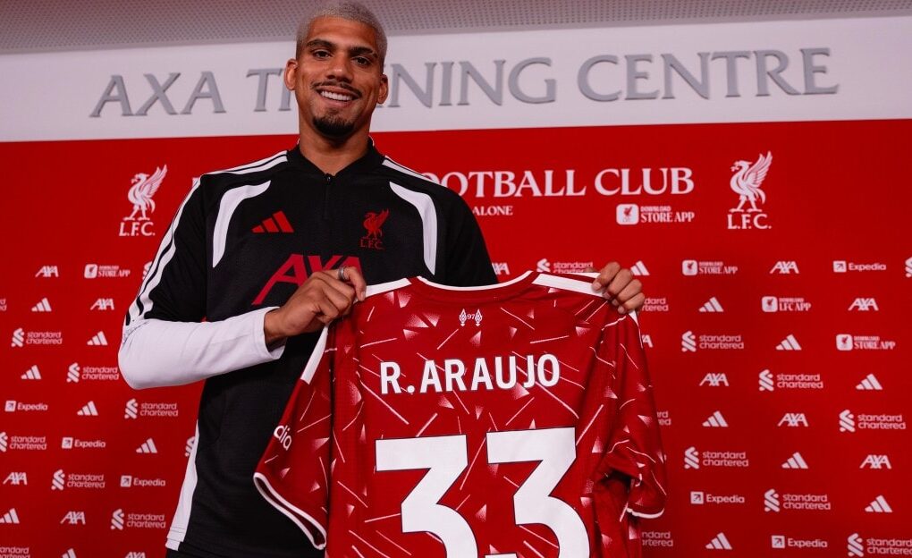 Ronald Araujo sous les couleurs de Liverpool après son prêt en provenance du Barça.