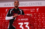 Ronald Araujo sous les couleurs de Liverpool après son prêt en provenance du Barça.