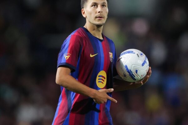Roony Bardghji avec le maillot du Barça