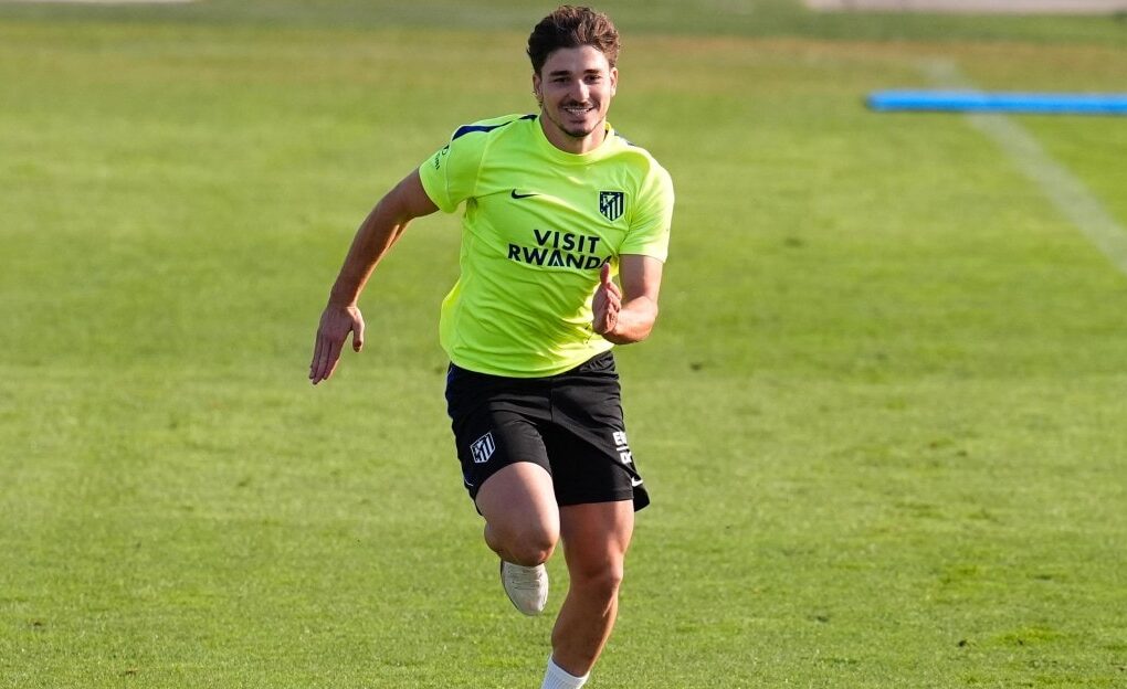 Julian Alvarez sous le maillot de l’Atlético de Madrid lors d’un entraînement.