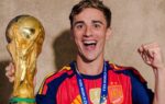 Gavi avec les cheveux roses lors de son retour à l'entraînement du Barça.