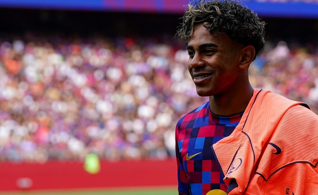 Lamine Yamal aux côtés de Pedri et Gavi lors d’un entraînement du Barça.