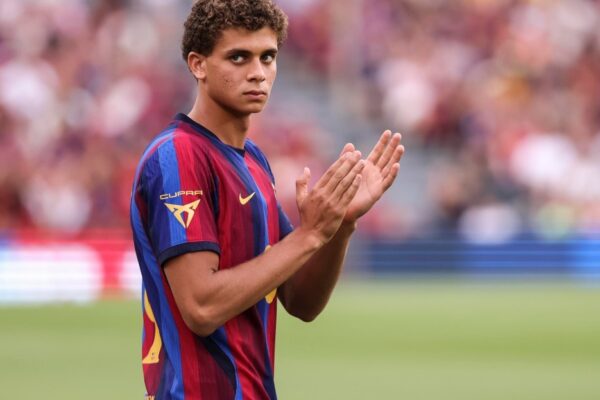 Hamza Abdelkarim en action avec le Barça lors du Trophée Joan Gamper face à Al Ahly.
