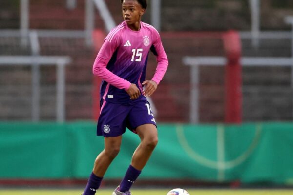 Portrait de Mikael Baza, défenseur de 16 ans attendu au Barça Atlètic.
