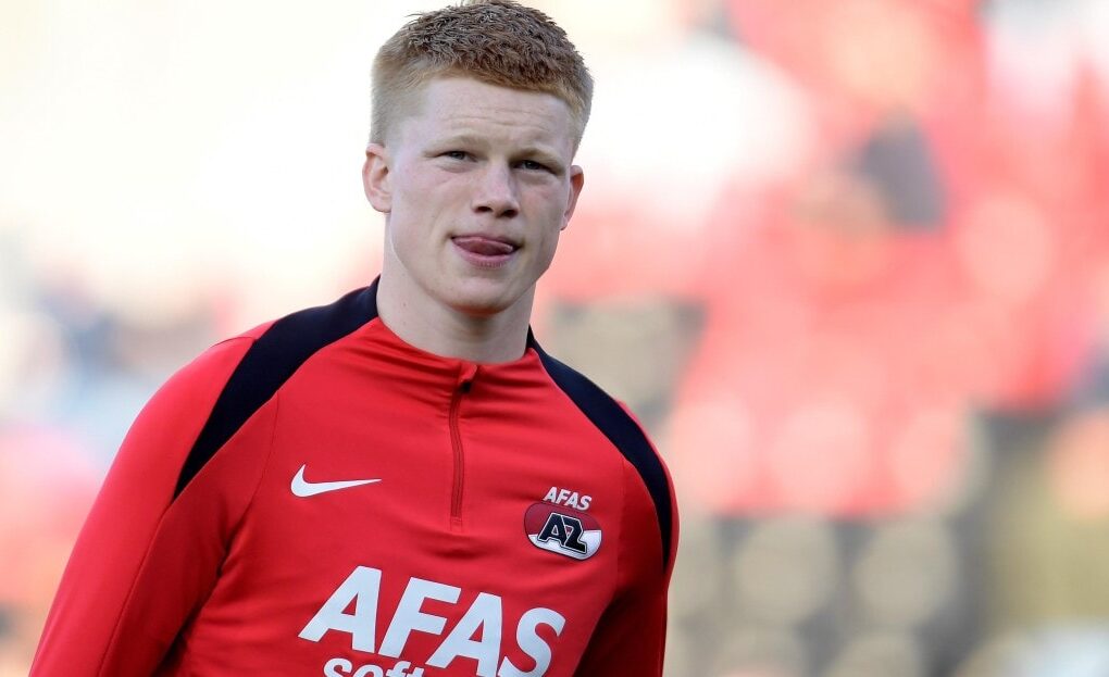 Kees Smit porte le maillot de l’AZ Alkmaar lors d’un match.