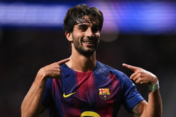 Ferran Torres sous le maillot du FC Barcelone avant son départ vers le Paris Saint-Germain.