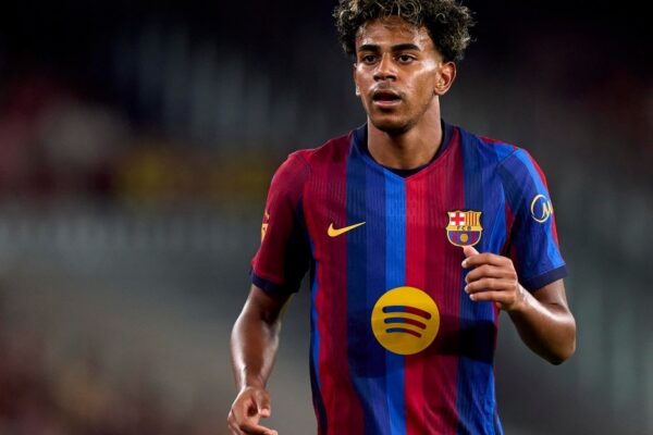 Les joueurs du FC Barcelone réunis sur la pelouse.