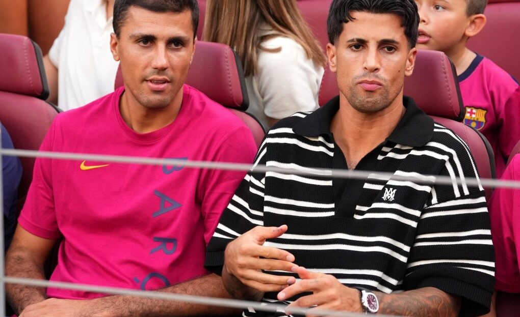 João Cancelo portant le maillot du FC Barcelone après son retour définitif au club.
