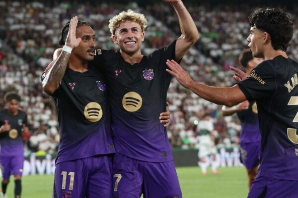 Raphinha en action avec le Barça sur la pelouse d’Elche.