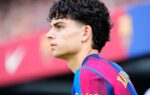 Xavi Espart présente son maillot du Barça floqué du numéro 12.
