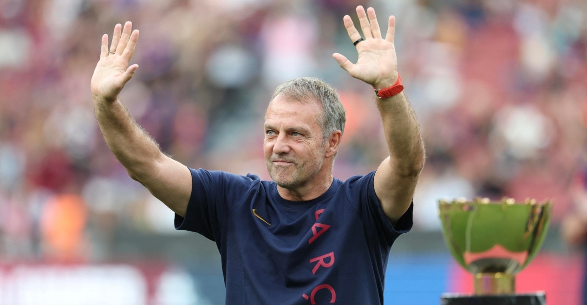 Hansi Flick s’exprime au Camp Nou lors du Trophée Joan Gamper entre le FC Barcelone et Al Ahly.