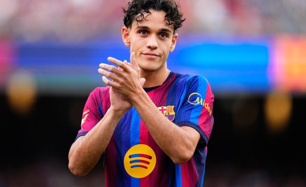 Héctor Fort sous le maillot du Barça pendant une rencontre.