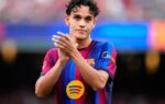 Héctor Fort sous le maillot du Barça pendant une rencontre.