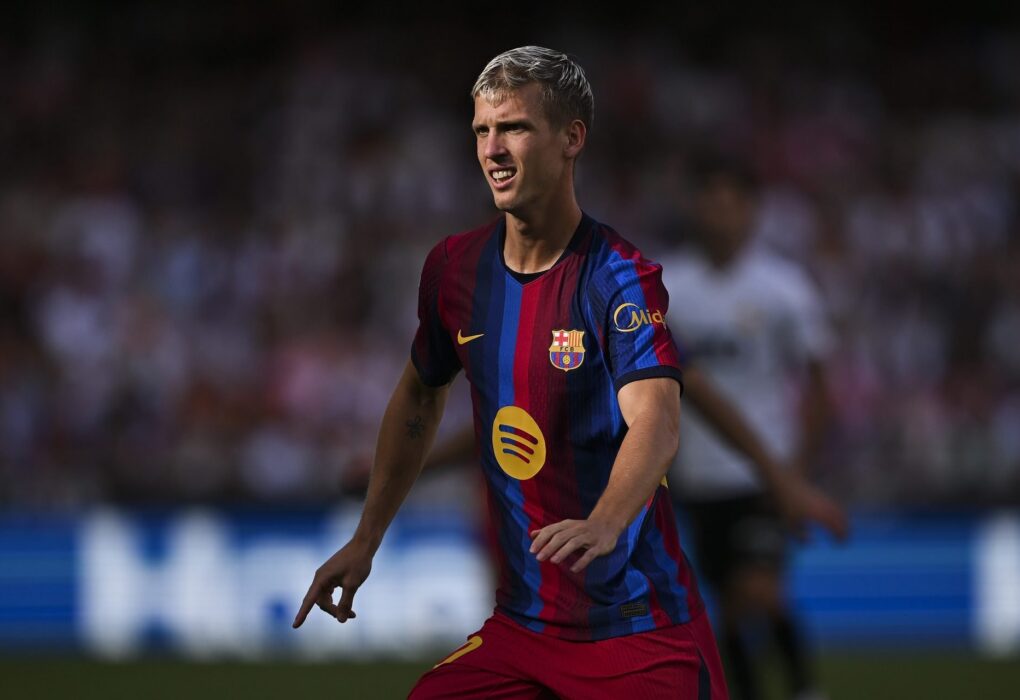 Dani Olmo sous le maillot du Barça avant le match de Ligue des Champions contre Feyenoord.