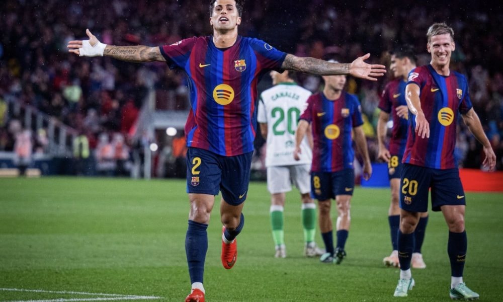Raphinha célèbre l’un de ses trois buts avec le Barça face au Racing Santander au Camp Nou.