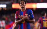Lamine Yamal sous le maillot du Barça, candidat au Ballon d’Or 2026.
