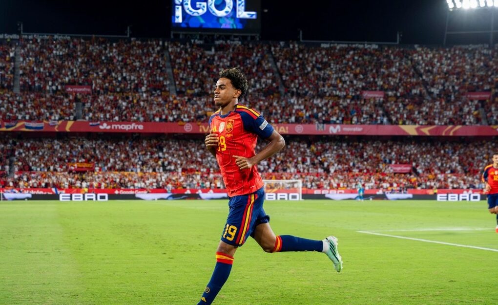 Lamine Yamal sous le maillot de l'Espagne face à la Croatie à Séville.