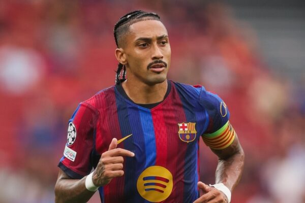 Les joueurs du Barça et de Levante pendant un match de Liga au stade Ciutat de València.