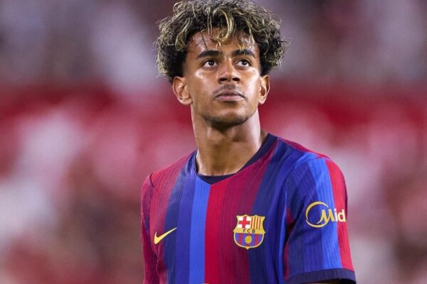 Lamine Yamal sous le maillot du Barça.