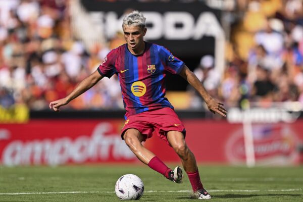 Pedri sous le maillot du Barça lors du match contre Feyenoord en Ligue des champions.