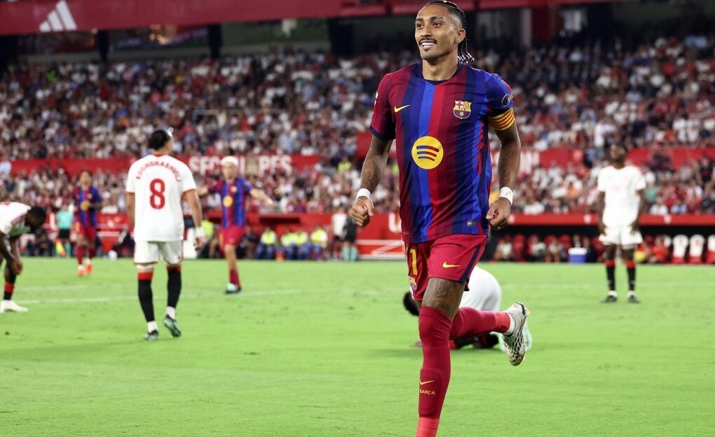 Raphinha sous le maillot du Barça lors de la victoire sur la pelouse de Séville.