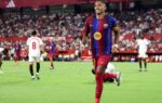 Raphinha sous le maillot du Barça lors de la victoire sur la pelouse de Séville.