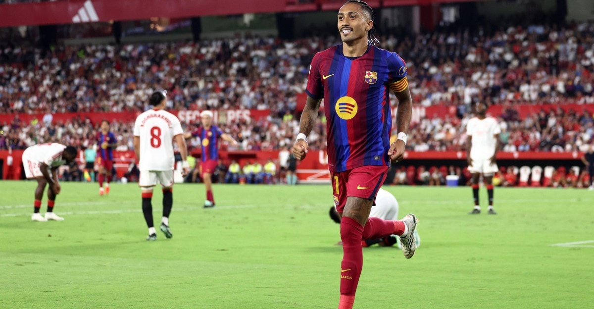 Raphinha sous le maillot du Barça lors de la victoire sur la pelouse de Séville.