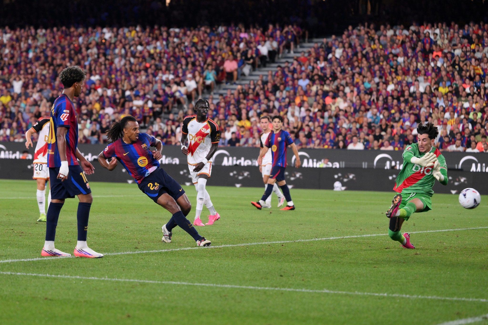 Jules Koundé sous le maillot du Barça