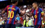 Raphinha célèbre un but avec le Barça contre Feyenoord au Camp Nou.