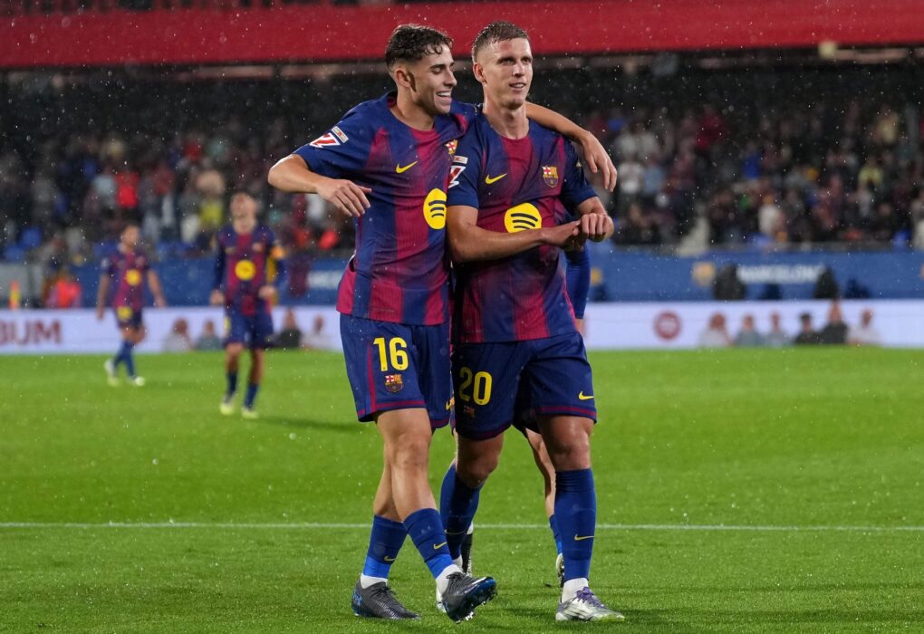 Fermín López et Dani Olmo sous le maillot du Barça pendant une rencontre.