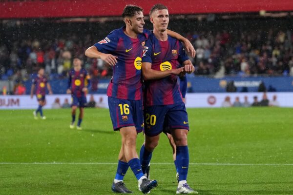 Fermín López et Dani Olmo sous le maillot du Barça pendant une rencontre.