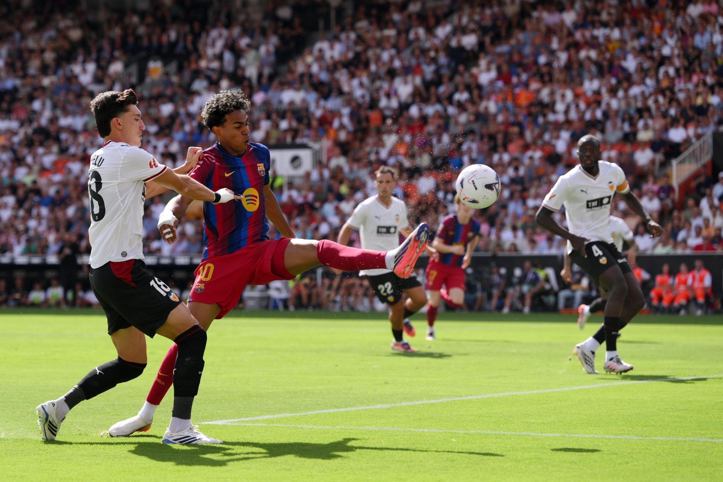 VALENCIA, SPAIN - SEPTEMBER 06: Lamine Yamal of Barcelona scores his team’s first goal under pressure from Pepelu of Valencia during the LaLiga EA Sports 2026/27 match between Valencia CF and FC Barcelona at Estadi de Mestalla on September 06, 2026 in Valencia, Spain. (Photo by David Ramos/Getty Images)
