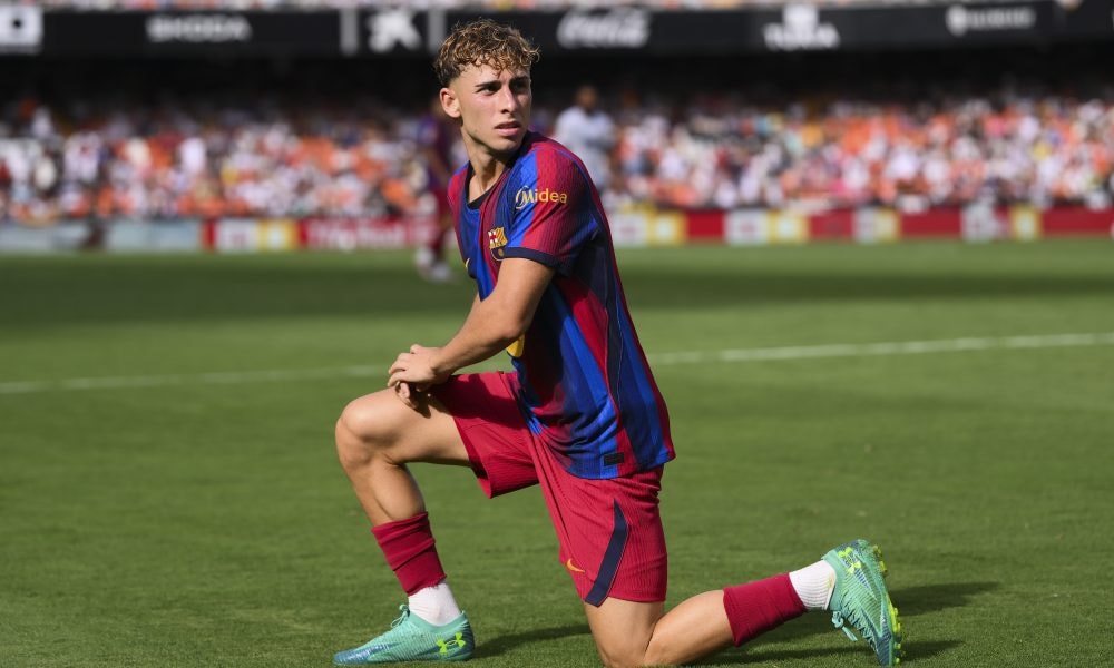 Fermín López sous le maillot du FC Barcelone pendant un match.