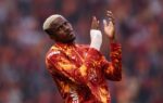 Victor Osimhen avec Galatasaray, qui espère pouvoir l’aligner face au FC Barcelone.