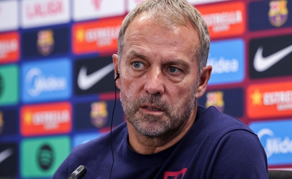 Hansi Flick s'exprime en conférence de presse avec le Barça.