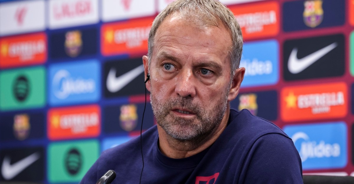 Hansi Flick s'exprime en conférence de presse avec le Barça.