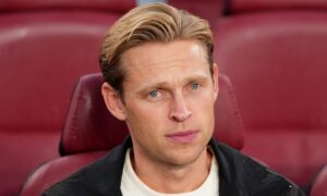 Frenkie de Jong lors d’une séance individuelle sur un terrain d’entraînement du FC Barcelone.