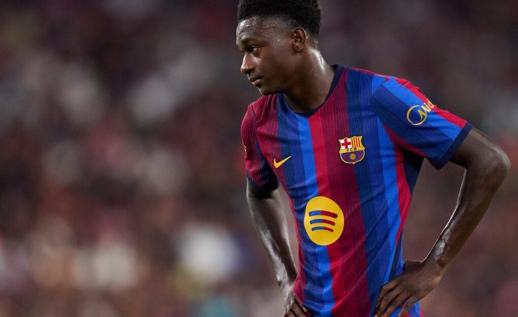 Jesse Bisiwu évacué sur une civière lors de la finale de la Copa Catalunya entre le Barça Atlètic et Sabadell.