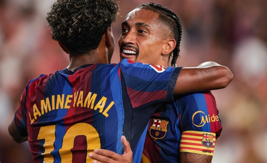 Lamine Yamal portant le maillot du Barça.