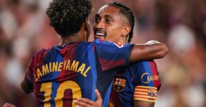 Lamine Yamal portant le maillot du Barça.