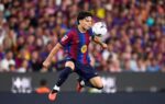 João Cancelo et Xavi Espart en tenue du Barça sur le terrain.