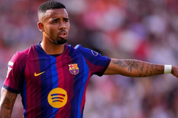Gabriel Jesus sous les couleurs du FC Barcelone lors de sa présentation.