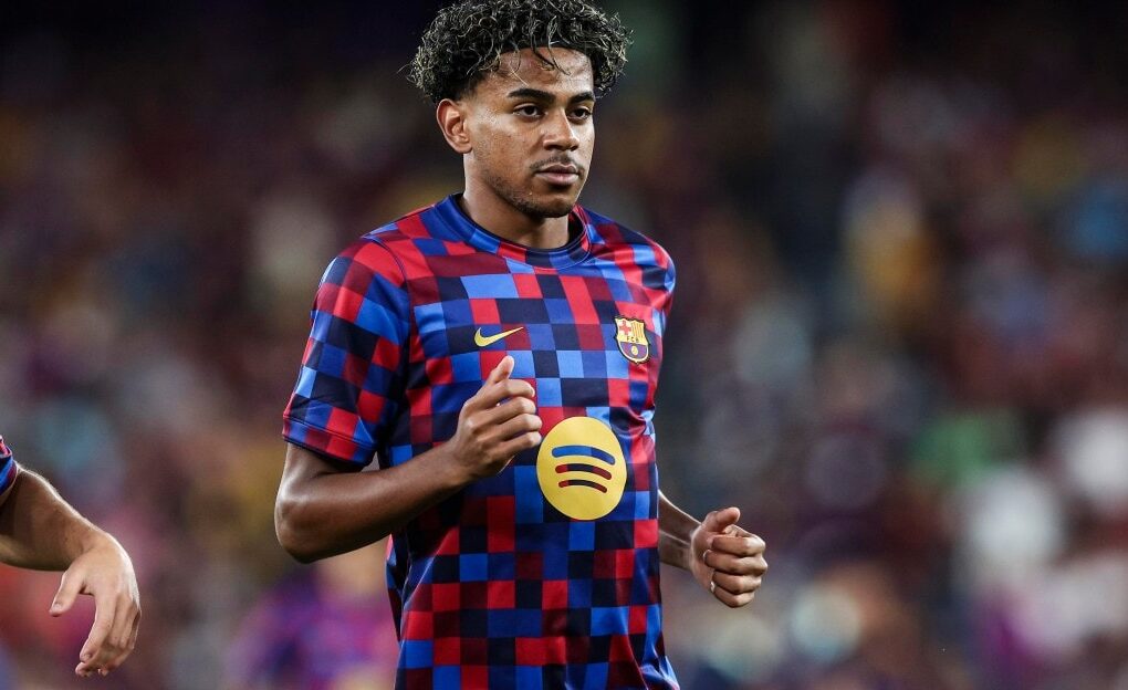 Lamine Yamal avec le FC Barcelone lors d'un entraînement.