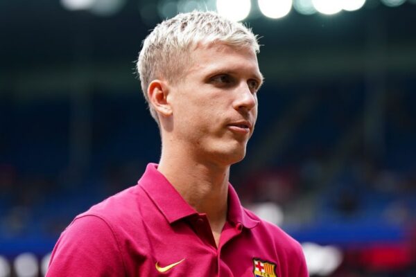 Dani Olmo sur le terrain sous les couleurs du Barça.