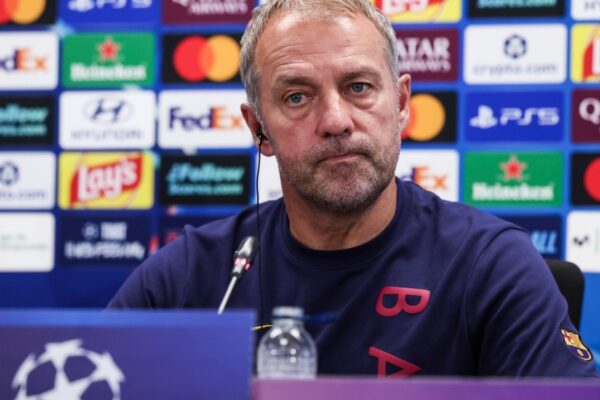 Hansi Flick en conférence de presse avant la réception de Feyenoord par le Barça.