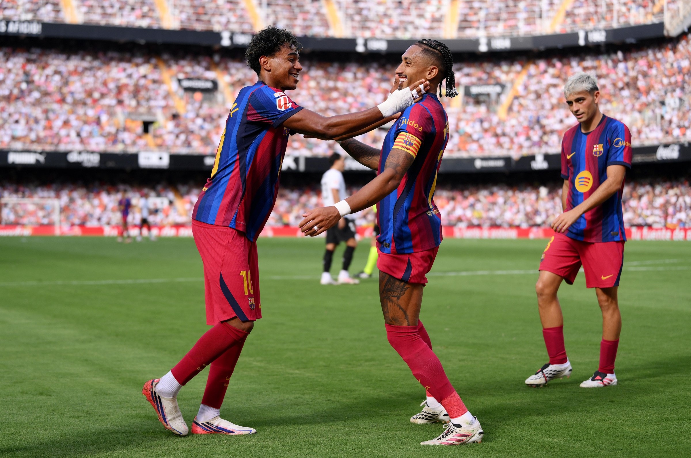 VALENCIA, SPAIN - SEPTEMBER 06: Raphinha of Barcelona celebrates scoring his team’s third goal with teammate Lamine Yamal during the LaLiga EA Sports 2026/27 match between Valencia CF and FC Barcelona at Estadi de Mestalla on September 06, 2026 in Valencia, Spain. (Photo by David Ramos/Getty Images)
