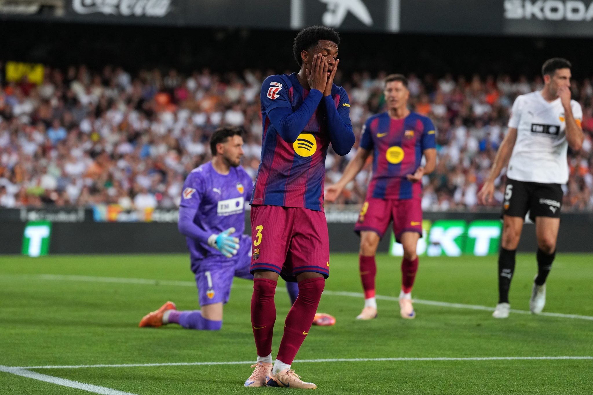 Alejandro Balde sous le maillot du Barça