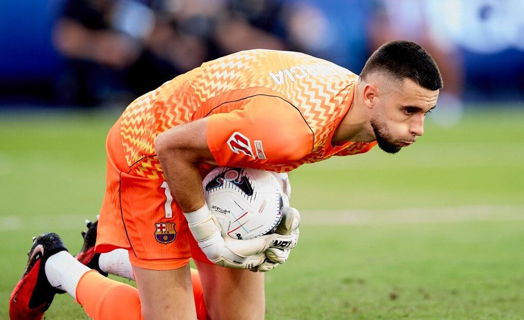 Joan García sous le maillot du FC Barcelone au Camp Nou.