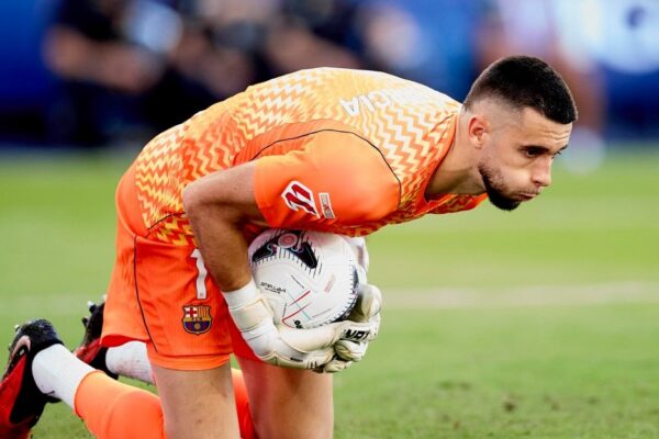 Joan García sous le maillot du FC Barcelone au Camp Nou.